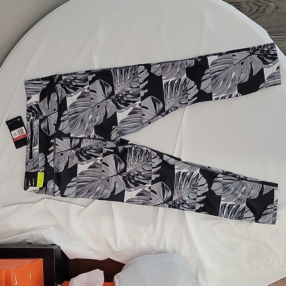 Women's Nike Dri-Fit Black Runway Print Leggings CJ2162-010 Size Large
